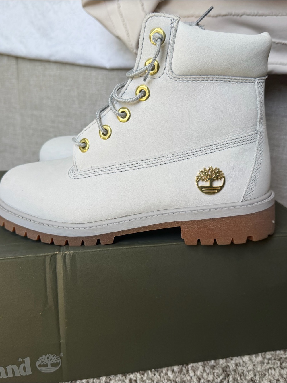 Timberland White Kids Boot with Gold Eyelets and Brown Sole - Picture 3 of 4